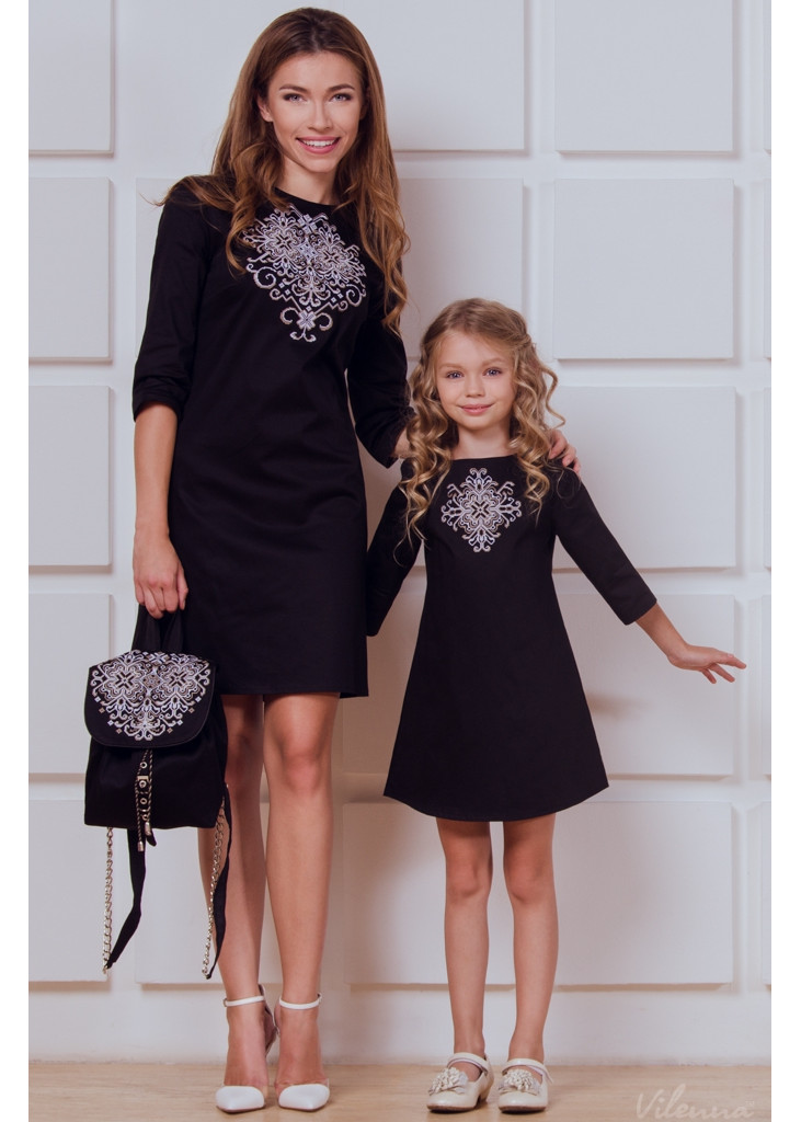 Бавовняна сукня для дівчинки з вишивкою • чорний • інтернет магазин • vilenna • зображення 2