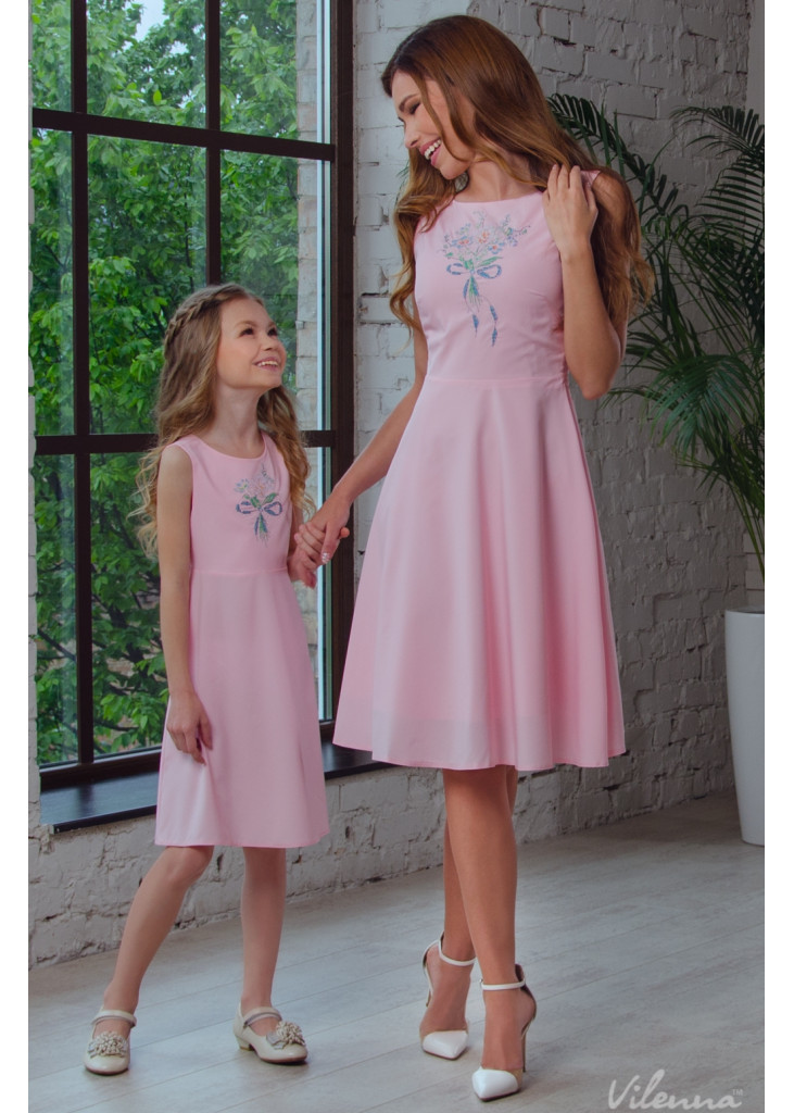 Сукня для дівчинки з квітковою вишивкою та оригінальними зав'язками на спині • колір: рожевий • інтернет магазин • vilenna • рак