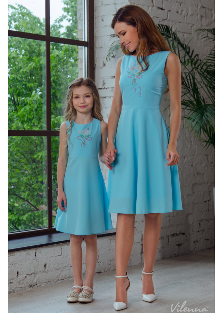 Сукня для дівчинки з квітковою вишивкою та оригінальними зав'язками на спині • колір: блакитний • інтернет магазин • vilenna • в